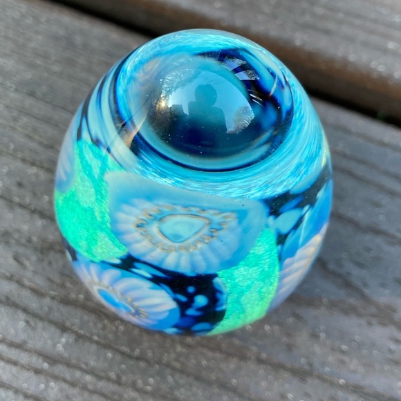 ROBERT EICKHOLT Art Glass Paperweight Egg Shaped Iridescent Sea Flowers Signed - Picture 11 of 15